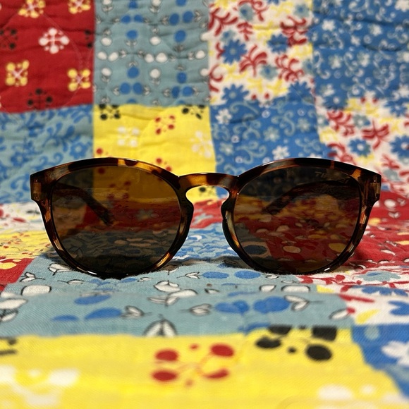 Tifosi Svago Tortoiseshell Sunglasses - Picture 1 of 8